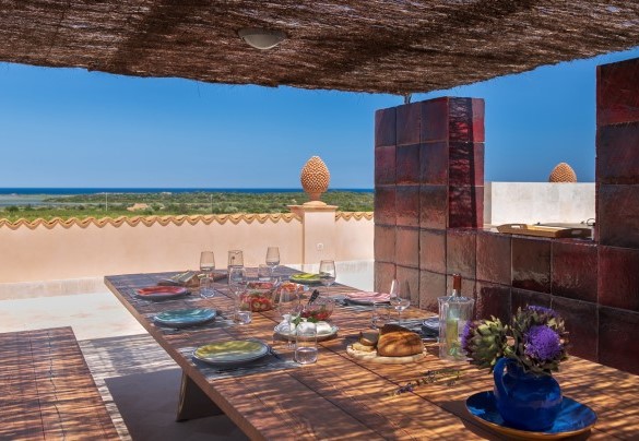 Zona pranzo sul terrazzo sul tetto – Villa Passo degli Aironi