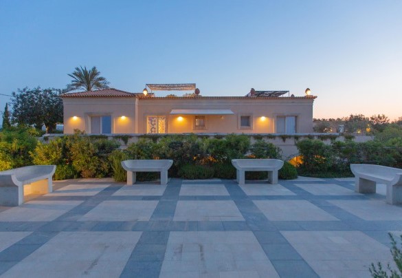 Un terrazzo a piano terra – Villa Passo degli Aironi