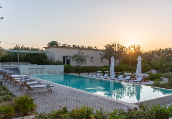 La piscina e la dependance – Villa Passo degli Aironi