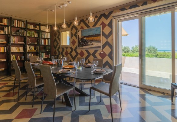 La sala da pranzo a piano terra – Villa Passo degli Aironi