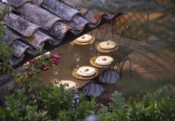 La zona pranzo esterna in casa principale - Villa Passulunara	