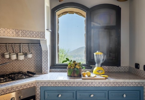 La cucina in casa principale - Villa Passulunara	