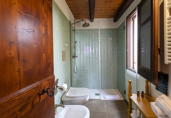 Il bagno con doccia n.7 a piano terra in annesso 2 - Villa Passulunara	