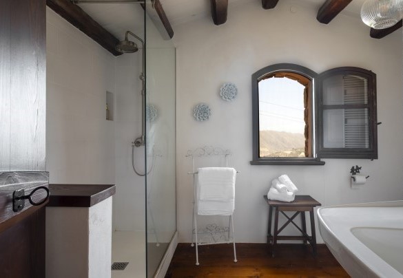 Il bagno ensuite con doccia n.3 al primo piano in casa principale  - Villa Passulunara	