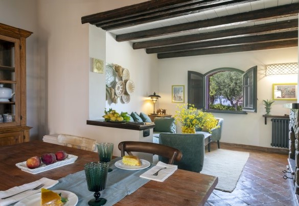Il salottino e piccola zona pranzo in casa principale - Villa Passulunara	
