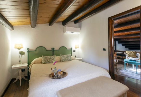 La camera matrimoniale n.7 al primo piano in annesso 2 - Villa Passulunara