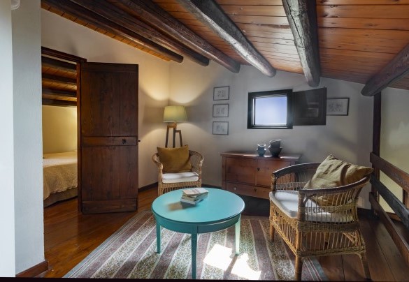 L'angolo living soppalcato in annesso 2 - Villa Passulunara