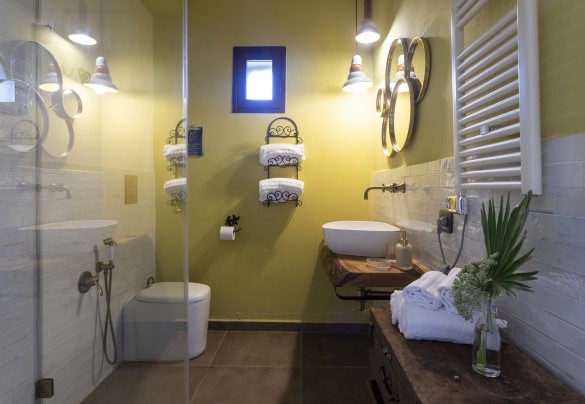 Il bagno con doccia n.5 in annesso 1 a piano terra - Villa Passulunara		