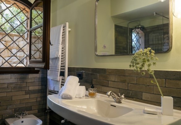 Il bagno ensuite con doccia n.1 in casa principale  - Villa Passulunara	