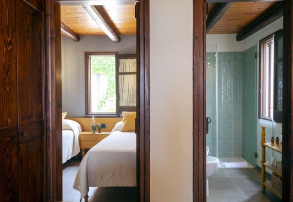 La camera doppia ed il bagno a piano terra in annesso 2 - Villa Passulunara	