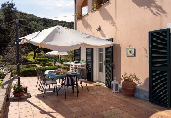 Zona pranzo esterna con vista - Villa Perelle 