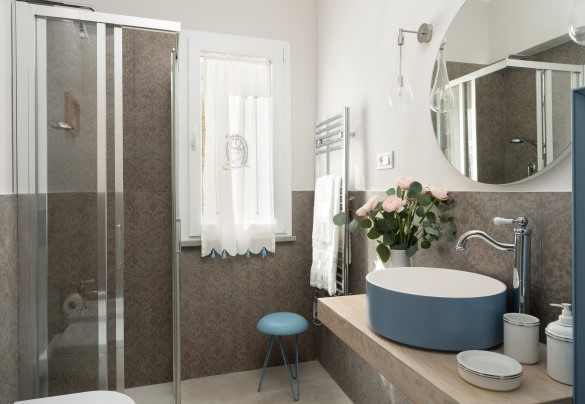 Bagno en suite con doccia n. 1 al piano terra - Villa Perelle 