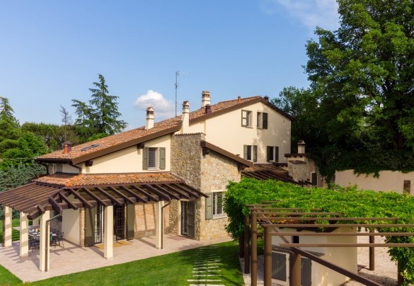 A villa in stone and plaster expertly restored - Villa Pergola