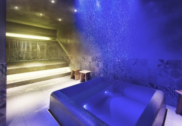 Villa Pergola being part of the Palazzo di Varignana estate, guests can take advantage of extra services such as being pampered in the 4000 sqm SPA with 7 outdoor pools – Villa Pergola 8