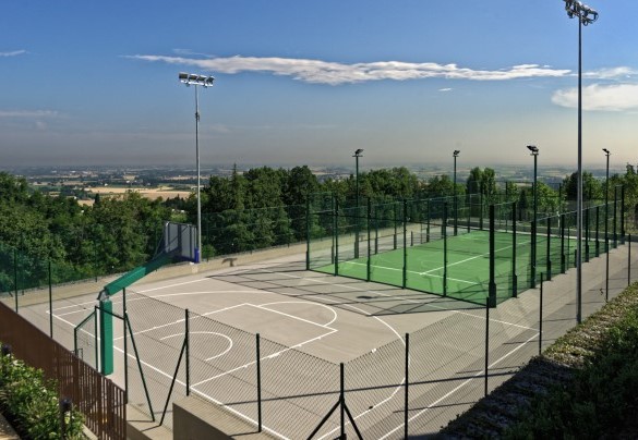 Villa Pergola being part of the Palazzo di Varignana estate, guests can take advantage of extra services such having the access to tennis, squash, basket and padel – Villa Pergola 8