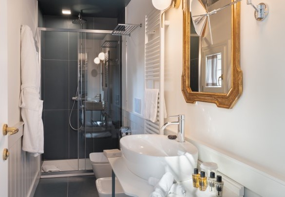 Batheroom with shower suite Ardesia 3- Villa Pergola 8