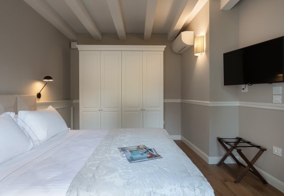 Batheroom with shower suite Avorio 1 – Villa Pergola 8