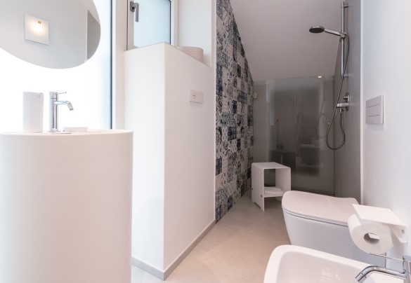 Bathroom with shower on the ground floor - Villa Petrillo