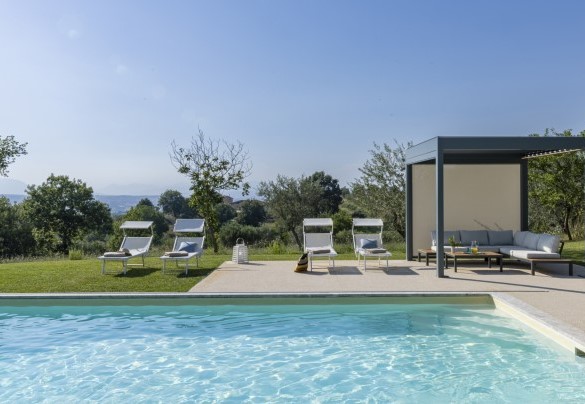 6x12m swimming pool with solarium area equipped with gazebo, sunbeds and sofas - Villa Petrillo