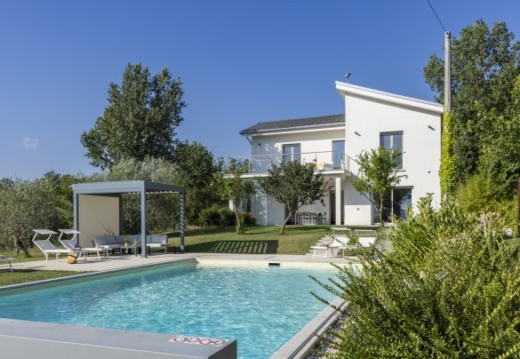 Villa for rent with exclusive swimming pool immersed in the greenery and tranquility of the Irpinia countryside between Avellino and Benevento - Villa Petrillo
