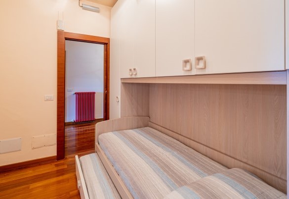 Camera singola con letto estraibile comunicante con la camera 1 – Villa Phoenix