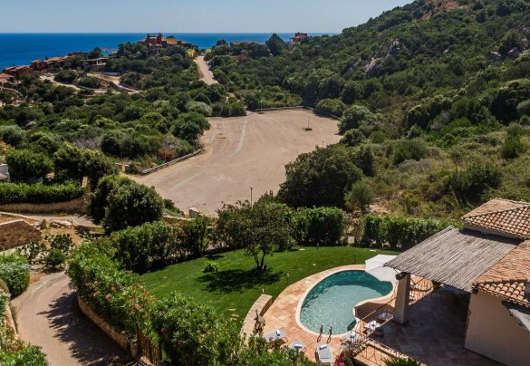 Vista della villa sul Golfo del Pevero – Villa Phoenix