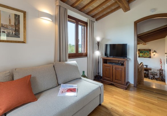 Disimpegno con salottino al primo piano - Villa Pianello