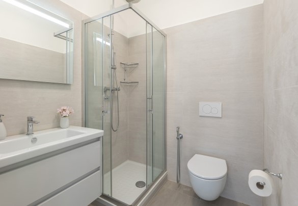 Bagno con doccia n.1 en suite alla camera doppia n.1, al piano terra - Villa Pianello