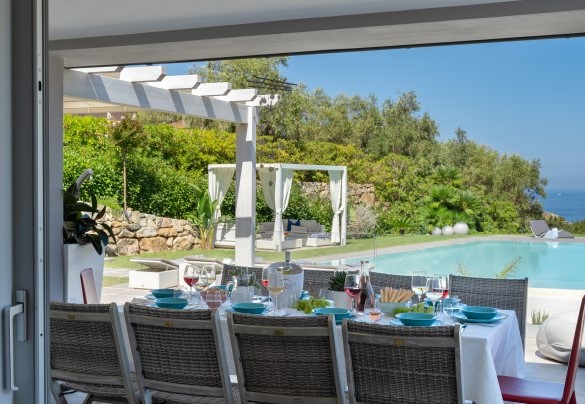 porch with dining table connected to the open space on the first floor - Villa Pietro