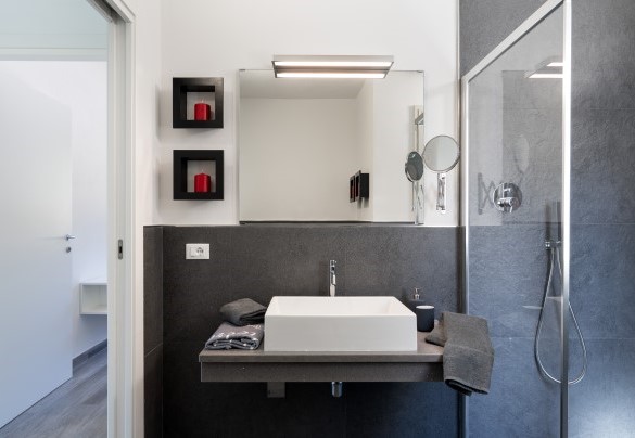 Bathroom with shower n.1 on the first floor - Villa Pietro