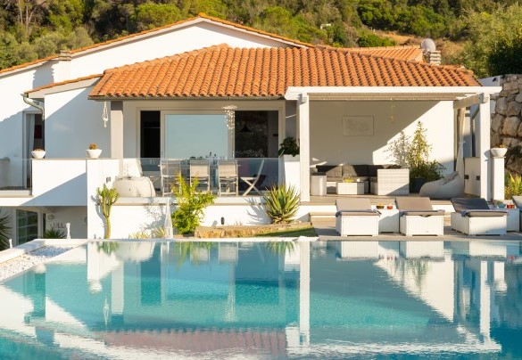 The pool is 100 to 150 cm deep - Villa Pietro