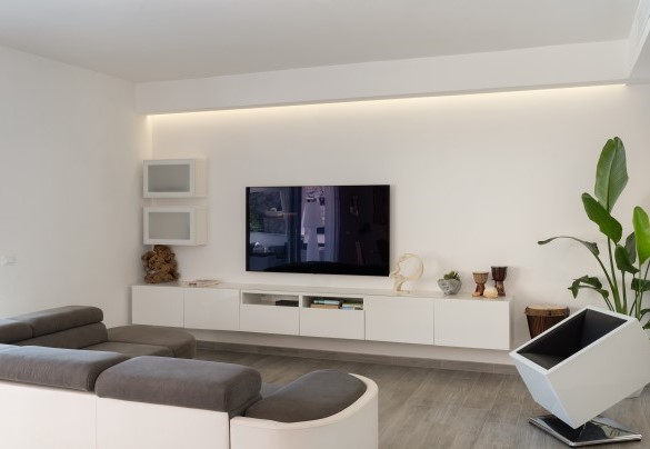 Living area with satellite and smart TV in open space on the first floor - Villa Pietro