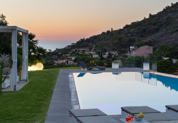 The glow of the sunset on the sea - Villa Pietro
