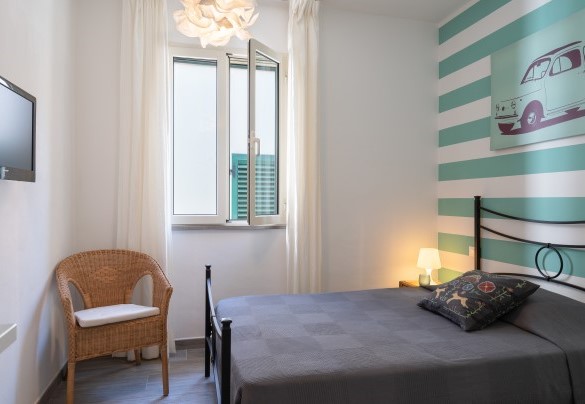 Double bedroom n.3 with french bed 140x190 cm on the first floor- Villa Pietro