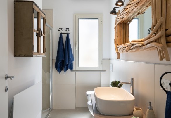 Bathroom with shower n.2 on the first floor - Villa Pietro
