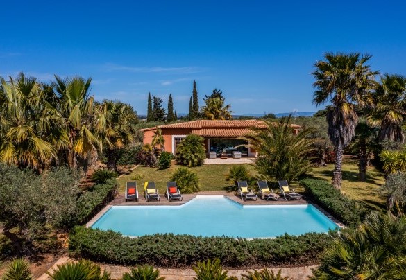 Modern Villa with big windows - Villa Pineta