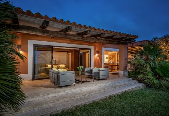 The portico at sunset - Villa Pineta