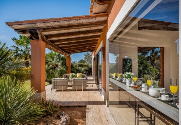 The villa is on one floor and has French windows overlooking the garden  - Villa Pineta