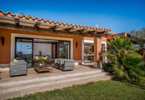 The villa is on one floor and has French windows overlooking the garden  - Villa Pineta