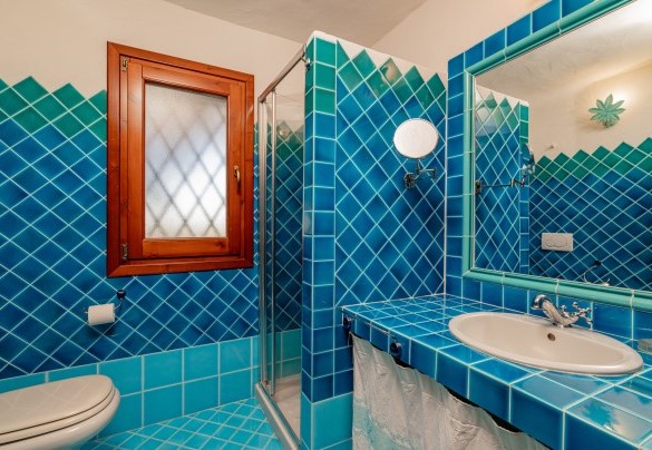 Bagno con doccia n.1 al piano terra - Villa Pitrizzina