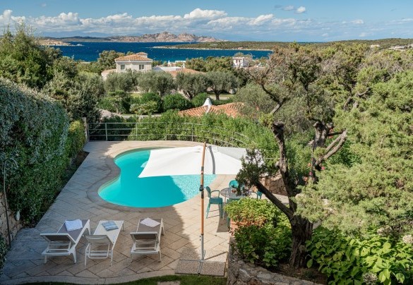 L’attrezzato solarium vista mare - Villa Pitrizzina