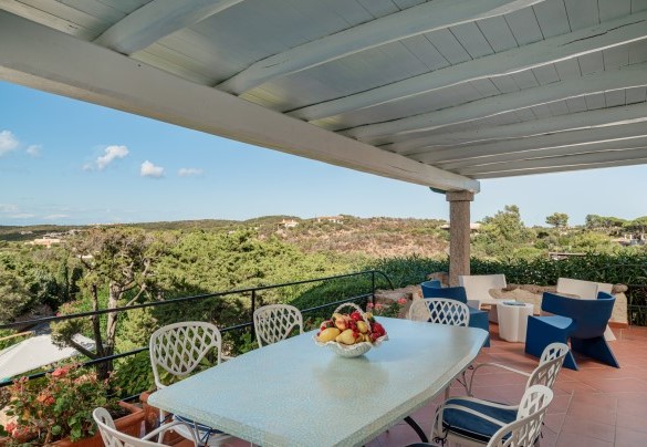 La veranda all’uscita del soggiorno - Villa Pitrizzina