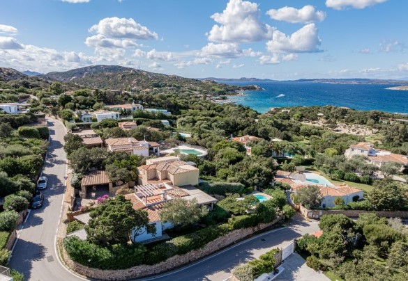 La proprietà si trova in una zona residenziale a pochi passi dal mare - Villa Pitrizzina