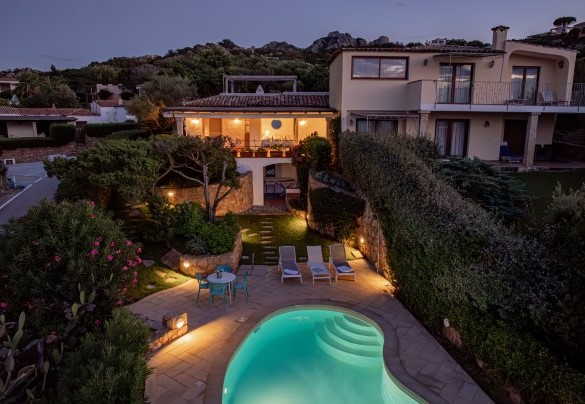 La villa e il giardino nell’illuminazione serale - Villa Pitrizzina