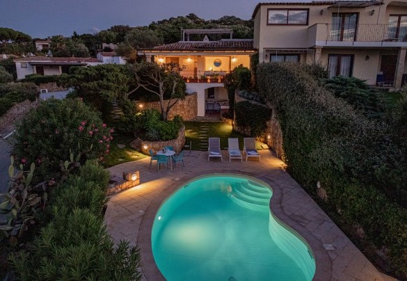 La villa e il giardino nell’illuminazione serale - Villa Pitrizzina