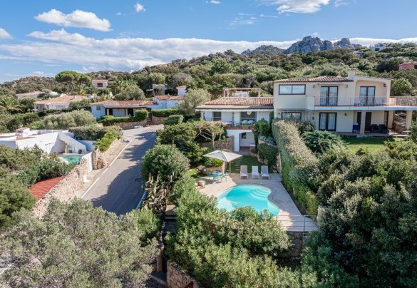 La proprietà è collocata in una zona residenziale - Villa Pitrizzina