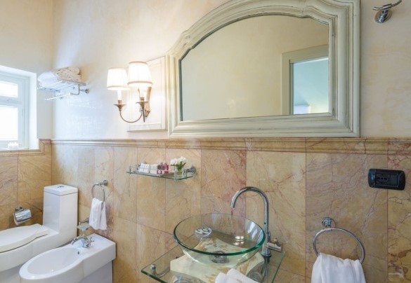Bagno con doccia n.7 ad uso delle camere n.7 e n.8 - Villa Ginevra