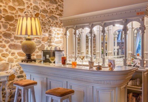 Sala bar con il bancone - Villa Ginevra