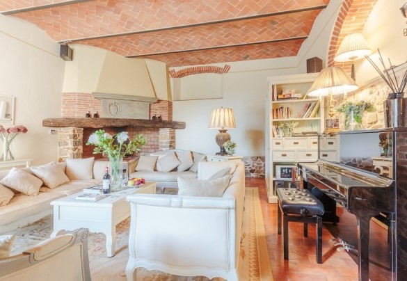 Il living nella casa principale al piano terra - Villa Ginevra
