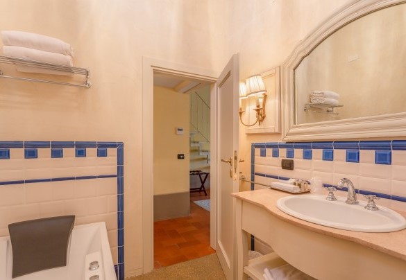 Bagno en suite con vasca idromassaggio n.10 - Villa Ginevra